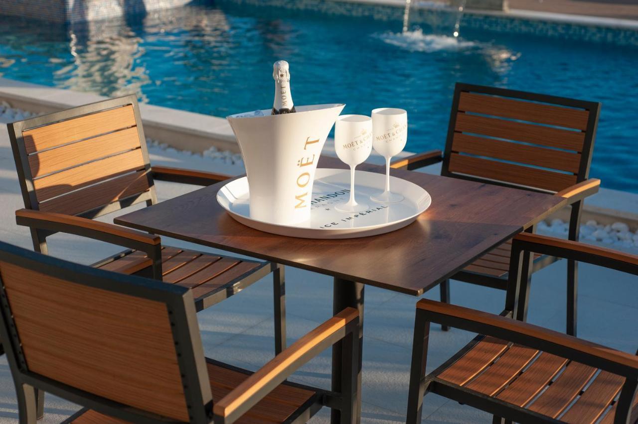 Salute Budva